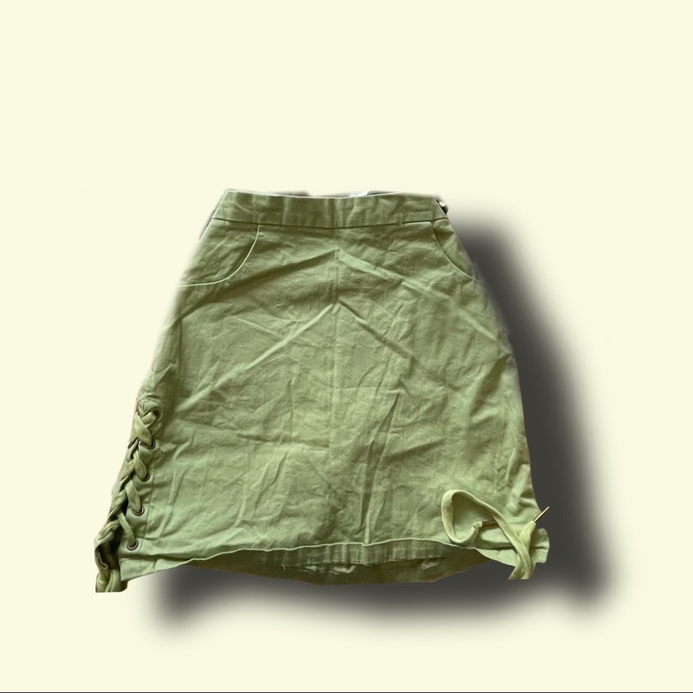 Green mini skirt 💚